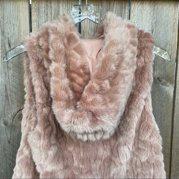 Express Women Faux Fur Vest Hooded Pockets Sleeveless Hook & Eye Pink XS/S NWT - Picture 5 of 11